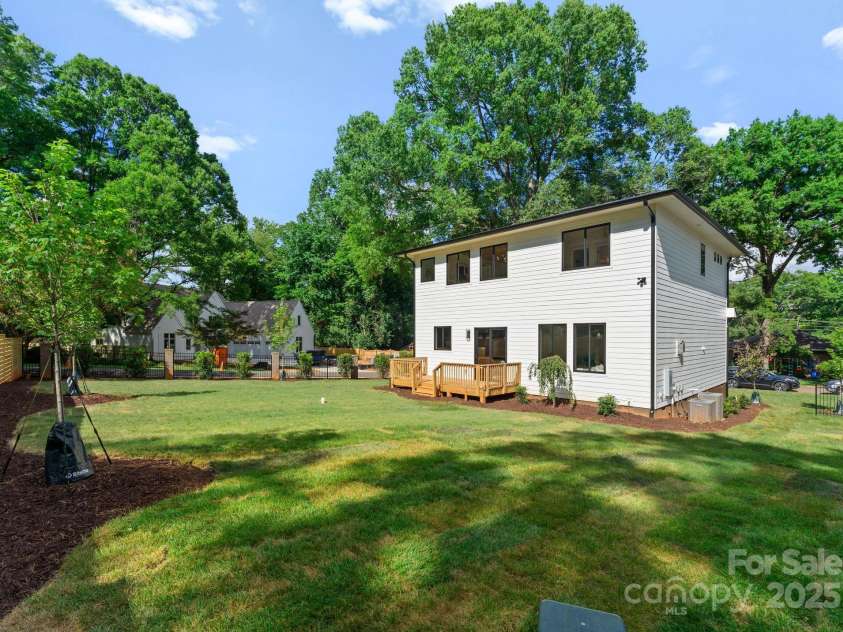 721 Hillside Avenue, Charlotte, NC 28209.  MLS# CAR4265538, YatesRealty ID 24056. 