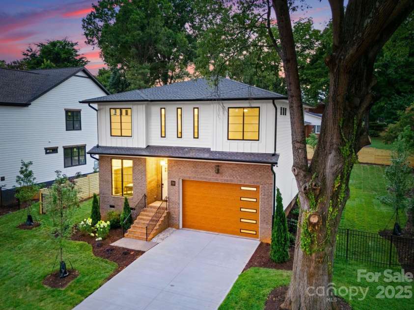 721 Hillside Avenue, Charlotte, NC 28209.  MLS# CAR4265538, YatesRealty ID 24056. 