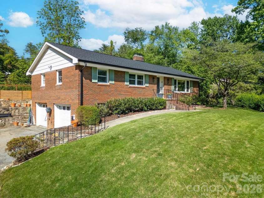 84 Far Hills Terrace, Brevard, NC 28712.  MLS# CAR4346875, YatesRealty ID 24056. 
