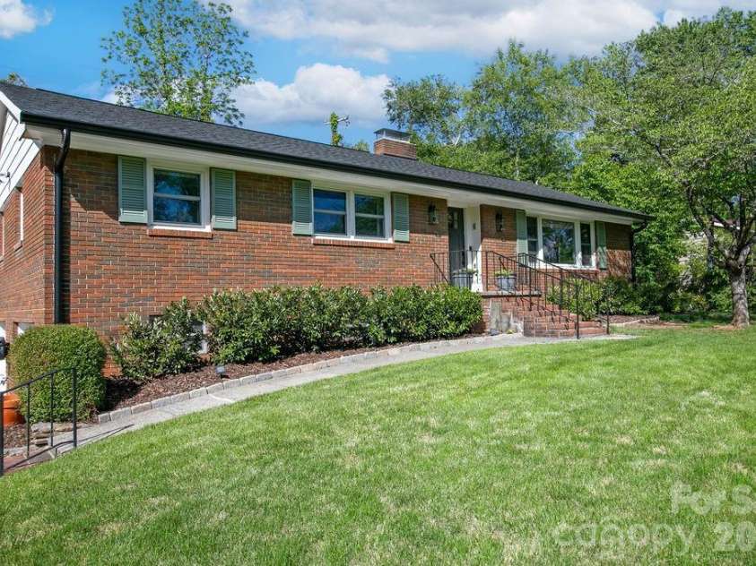 84 Far Hills Terrace, Brevard, NC 28712.  MLS# CAR4346875, YatesRealty ID 24056. 