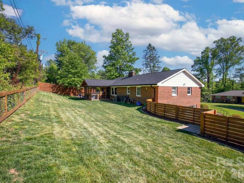 84 Far Hills Terrace, Brevard, NC 28712.  MLS# CAR4346875, YatesRealty ID 24056. 