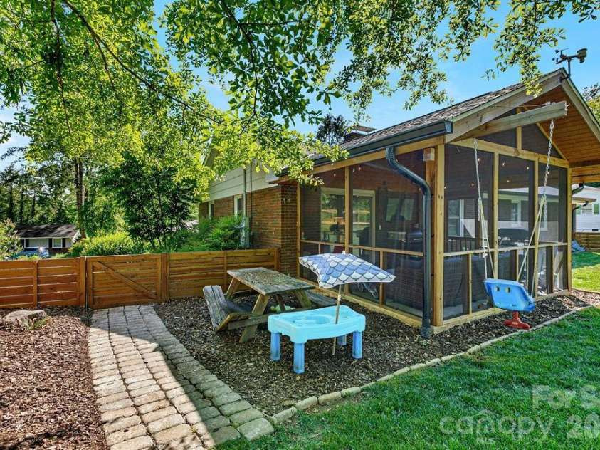 84 Far Hills Terrace, Brevard, NC 28712.  MLS# CAR4346875, YatesRealty ID 24056. 