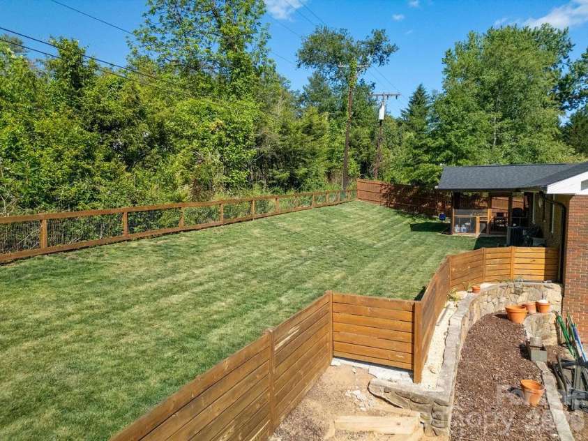 84 Far Hills Terrace, Brevard, NC 28712.  MLS# CAR4346875, YatesRealty ID 24056. 