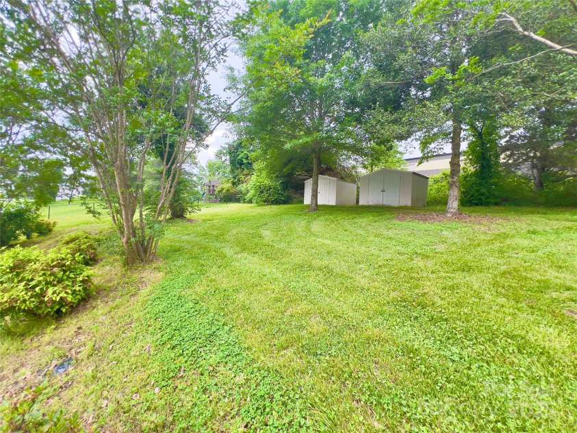 108 Meadowview Place, Lenoir, NC 28645.  MLS# CAR4222550, YatesRealty ID 24057. 