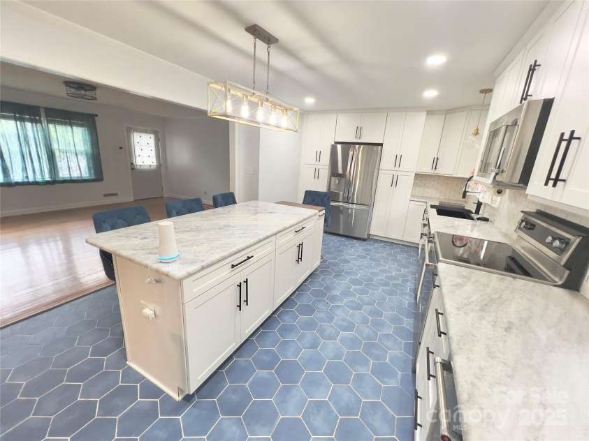 108 Meadowview Place, Lenoir, NC 28645.  MLS# CAR4222550, YatesRealty ID 24057. 