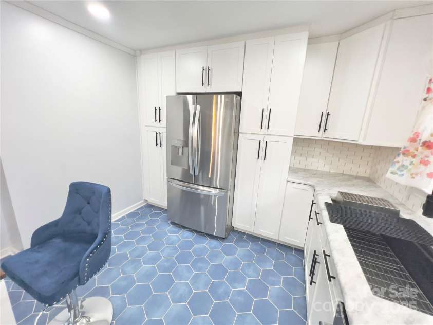 108 Meadowview Place, Lenoir, NC 28645.  MLS# CAR4222550, YatesRealty ID 24057. 