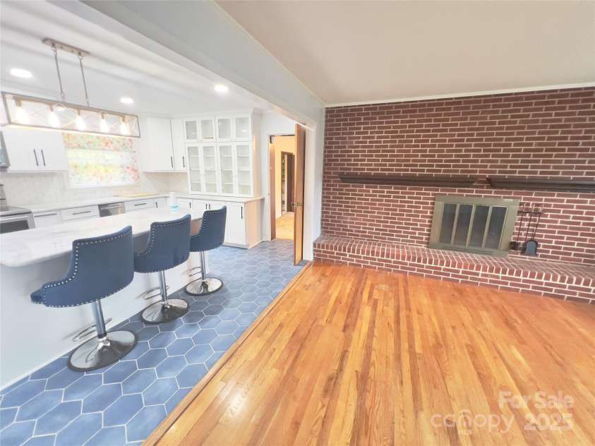 108 Meadowview Place, Lenoir, NC 28645.  MLS# CAR4222550, YatesRealty ID 24057. 