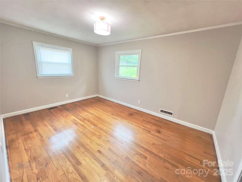 108 Meadowview Place, Lenoir, NC 28645.  MLS# CAR4222550, YatesRealty ID 24057. 