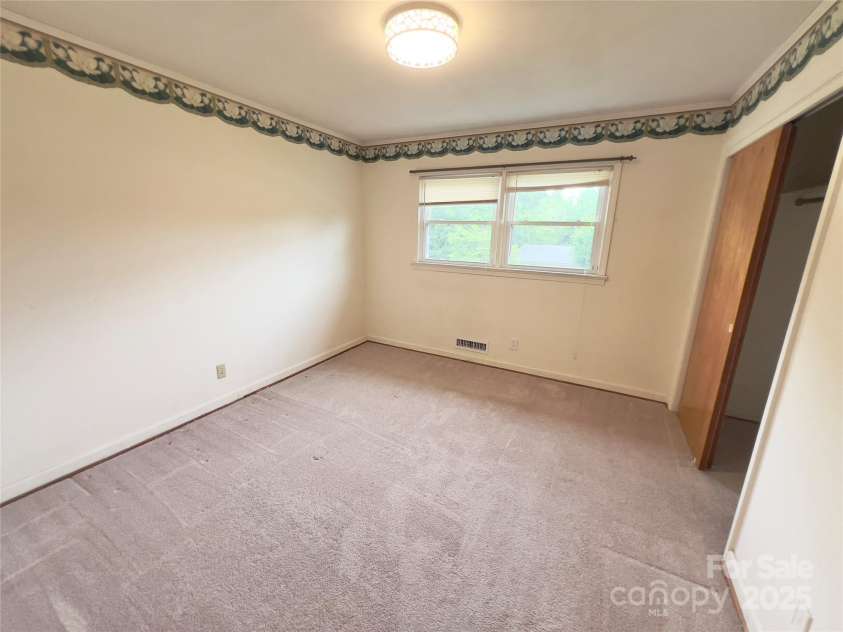 108 Meadowview Place, Lenoir, NC 28645.  MLS# CAR4222550, YatesRealty ID 24057. 