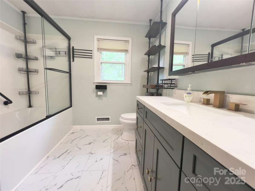 108 Meadowview Place, Lenoir, NC 28645.  MLS# CAR4222550, YatesRealty ID 24057. 