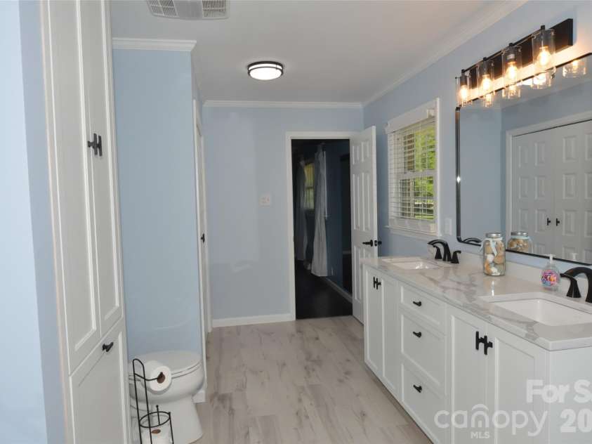 808 Briarcliff Circle, Chester, SC 29706.  MLS# CAR4384514, YatesRealty ID 24057. 