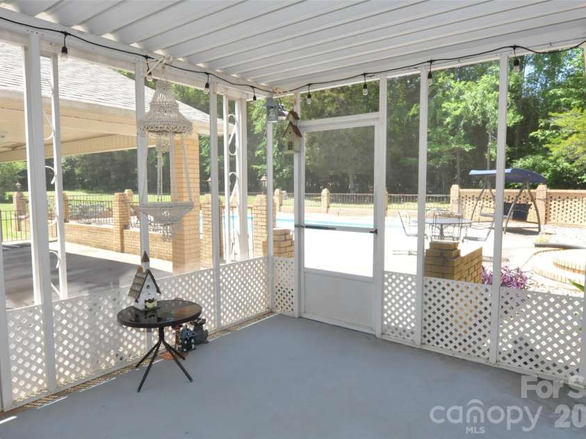 808 Briarcliff Circle, Chester, SC 29706.  MLS# CAR4384514, YatesRealty ID 24057. 