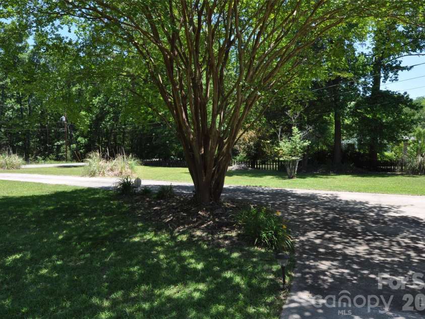 808 Briarcliff Circle, Chester, SC 29706.  MLS# CAR4384514, YatesRealty ID 24057. 