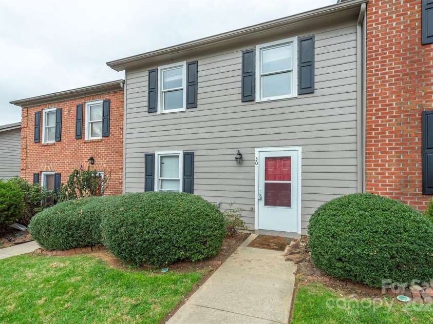 30 Sleepy Hollow Lane, Swannanoa, NC 28778.  MLS# CAR4239666, YatesRealty ID 24058. 