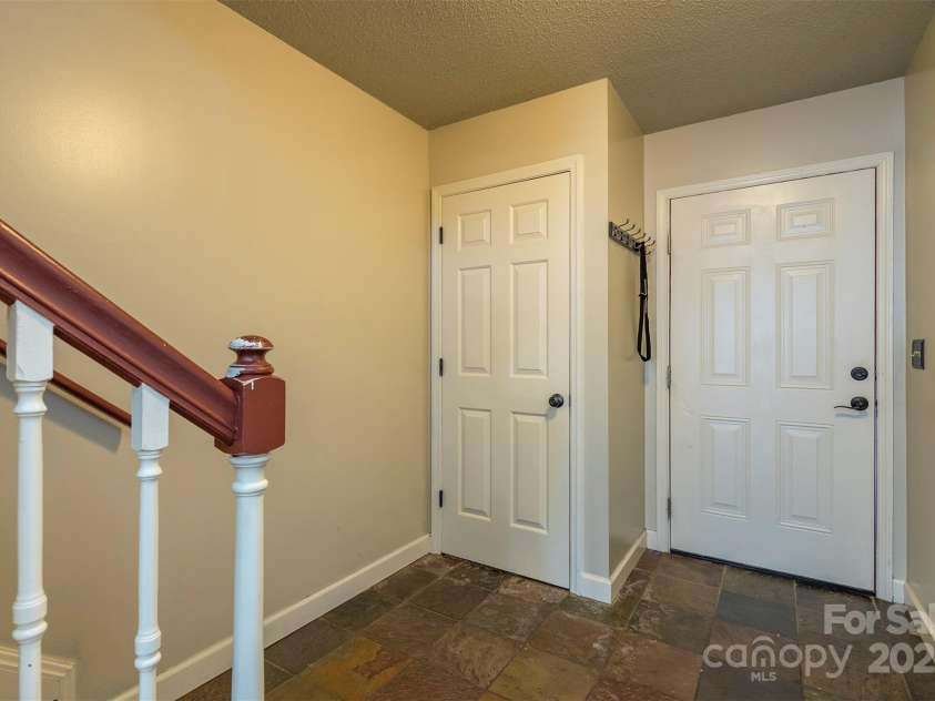 30 Sleepy Hollow Lane, Swannanoa, NC 28778.  MLS# CAR4239666, YatesRealty ID 24058. 