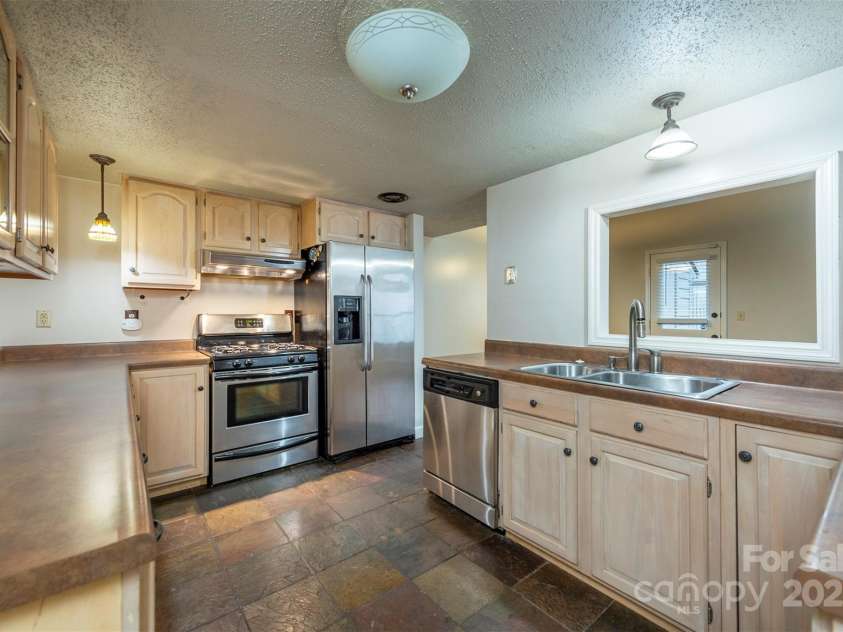 30 Sleepy Hollow Lane, Swannanoa, NC 28778.  MLS# CAR4239666, YatesRealty ID 24058. 