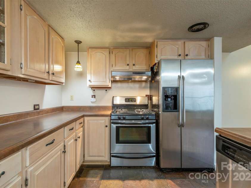 30 Sleepy Hollow Lane, Swannanoa, NC 28778.  MLS# CAR4239666, YatesRealty ID 24058. 