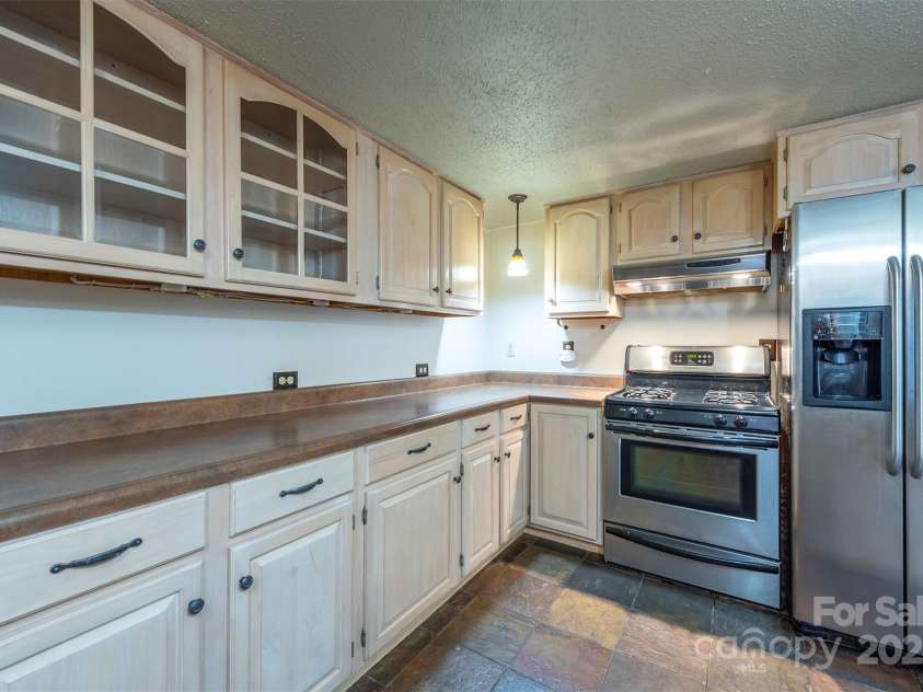 30 Sleepy Hollow Lane, Swannanoa, NC 28778.  MLS# CAR4239666, YatesRealty ID 24058. 