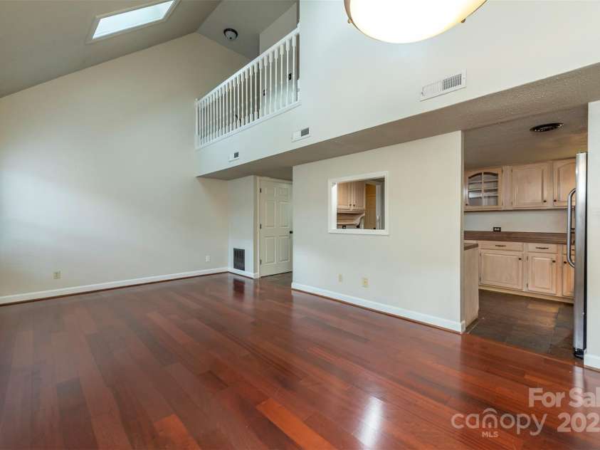 30 Sleepy Hollow Lane, Swannanoa, NC 28778.  MLS# CAR4239666, YatesRealty ID 24058. 