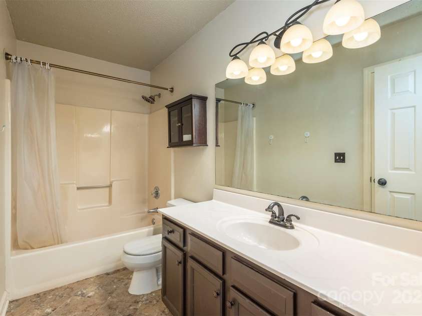 30 Sleepy Hollow Lane, Swannanoa, NC 28778.  MLS# CAR4239666, YatesRealty ID 24058. 