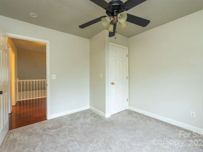 30 Sleepy Hollow Lane, Swannanoa, NC 28778.  MLS# CAR4239666, YatesRealty ID 24058. 