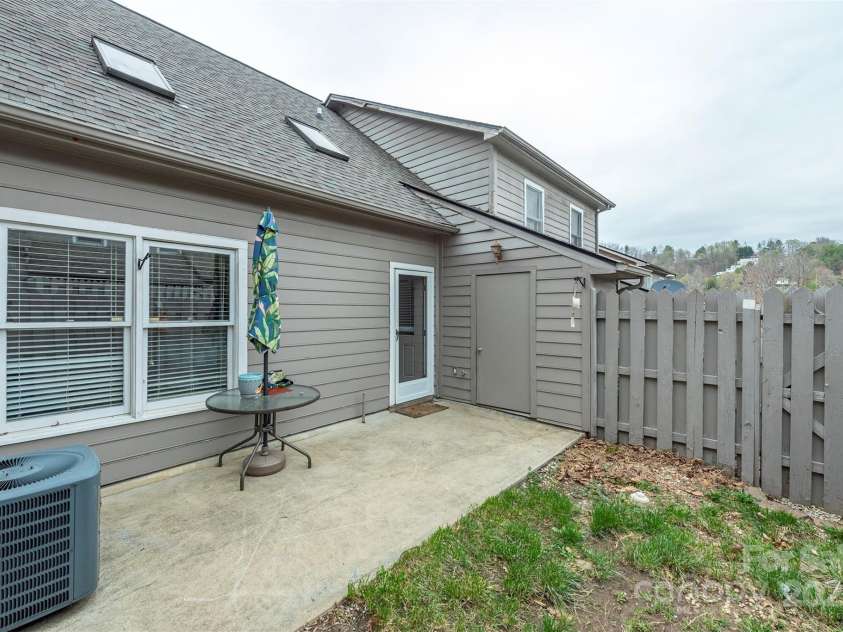 30 Sleepy Hollow Lane, Swannanoa, NC 28778.  MLS# CAR4239666, YatesRealty ID 24058. 