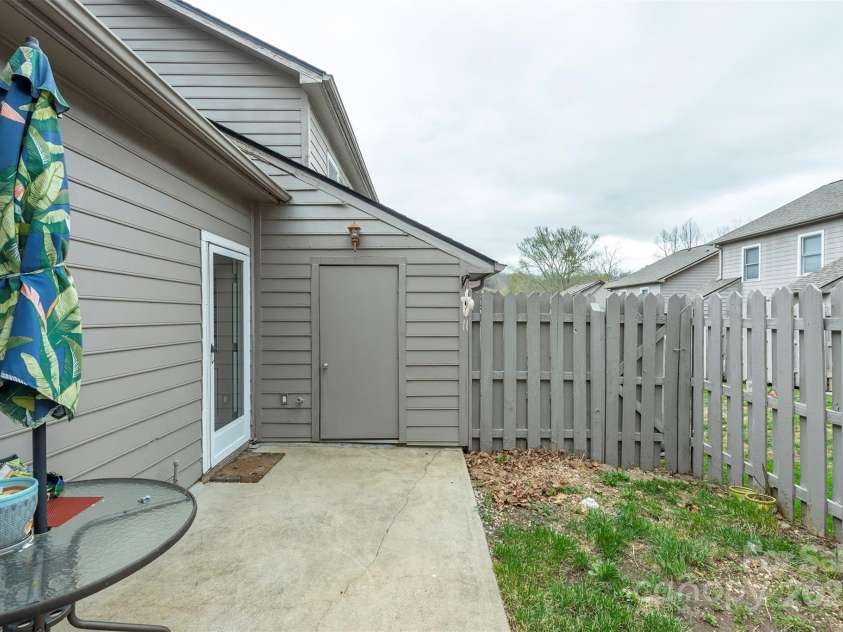 30 Sleepy Hollow Lane, Swannanoa, NC 28778.  MLS# CAR4239666, YatesRealty ID 24058. 