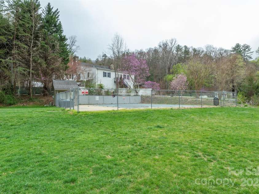 30 Sleepy Hollow Lane, Swannanoa, NC 28778.  MLS# CAR4239666, YatesRealty ID 24058. 