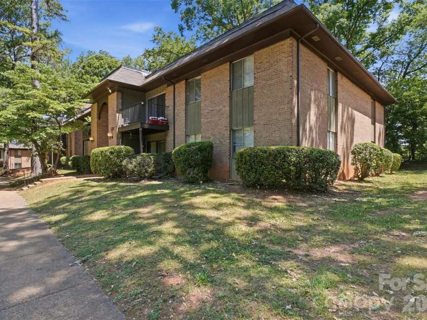 330 Orchard Trace Lane, Charlotte, NC 28213.  MLS# CAR4384615, YatesRealty ID 24064. 