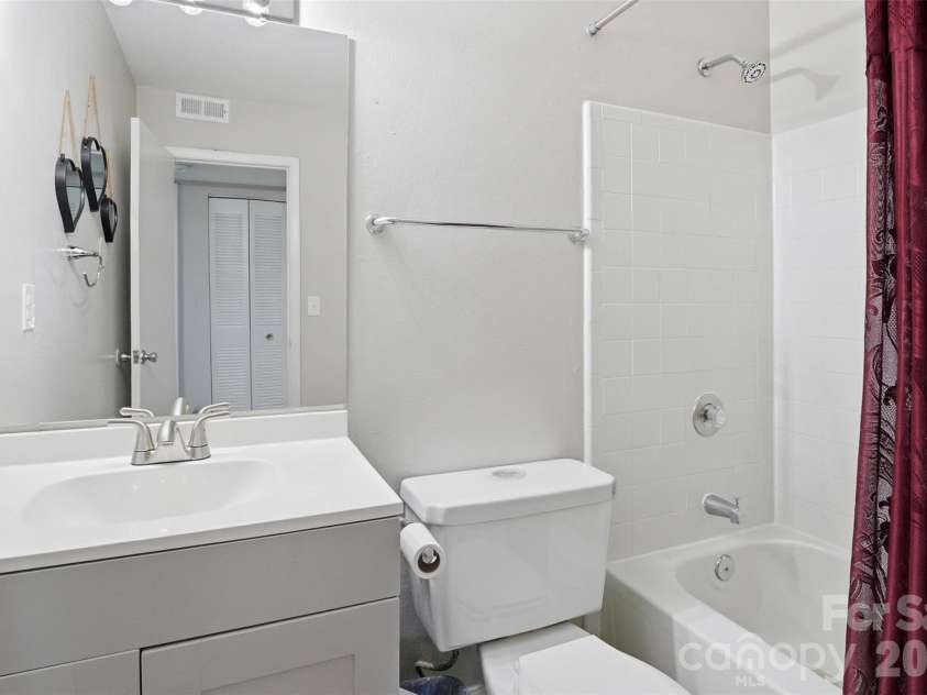 330 Orchard Trace Lane, Charlotte, NC 28213.  MLS# CAR4384615, YatesRealty ID 24064. 