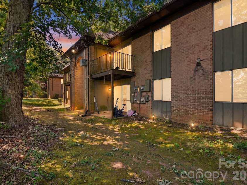 330 Orchard Trace Lane, Charlotte, NC 28213.  MLS# CAR4384615, YatesRealty ID 24064. 
