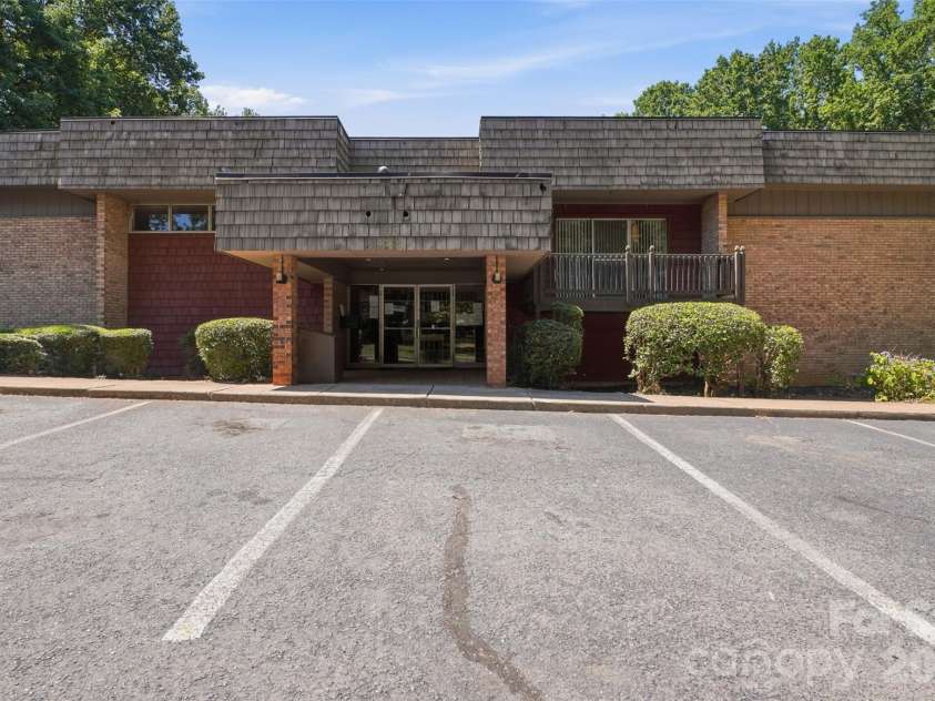 330 Orchard Trace Lane, Charlotte, NC 28213.  MLS# CAR4384615, YatesRealty ID 24064. 