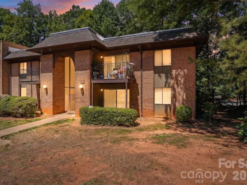 305 Orchard Trace Lane, Charlotte, NC 28213.  MLS# CAR4384661, YatesRealty ID 24065. 