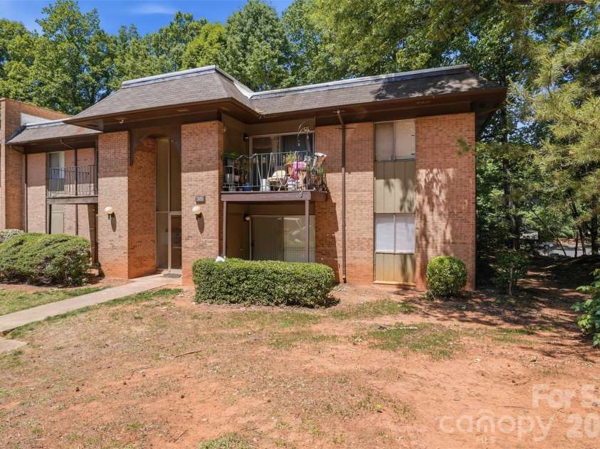 305 Orchard Trace Lane, Charlotte, NC 28213.  MLS# CAR4384661, YatesRealty ID 24065. 