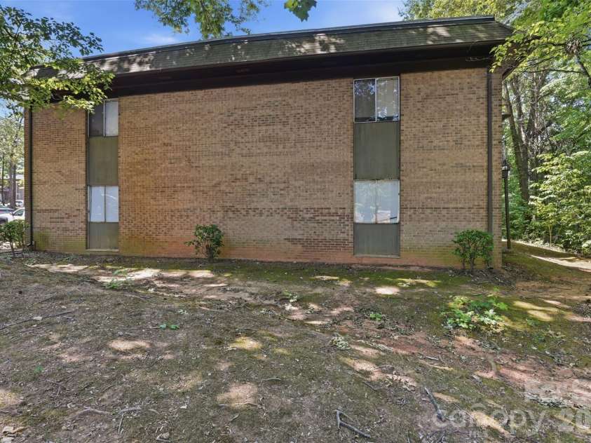 305 Orchard Trace Lane, Charlotte, NC 28213.  MLS# CAR4384661, YatesRealty ID 24065. 