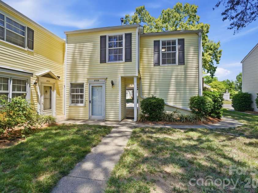 8529 Castle Pine Court, Charlotte, NC 28226.  MLS# CAR4381741, YatesRealty ID 24066. 