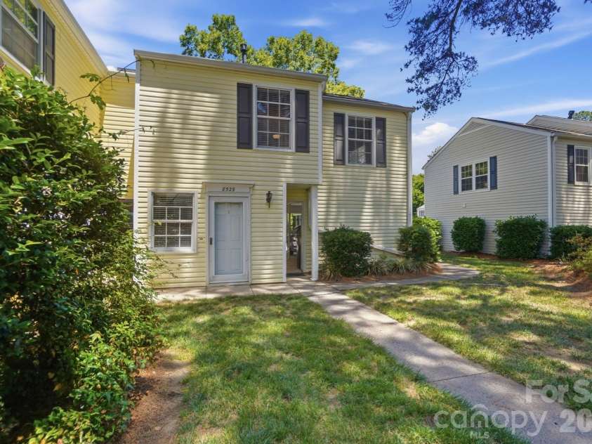 8529 Castle Pine Court, Charlotte, NC 28226.  MLS# CAR4381741, YatesRealty ID 24066. 