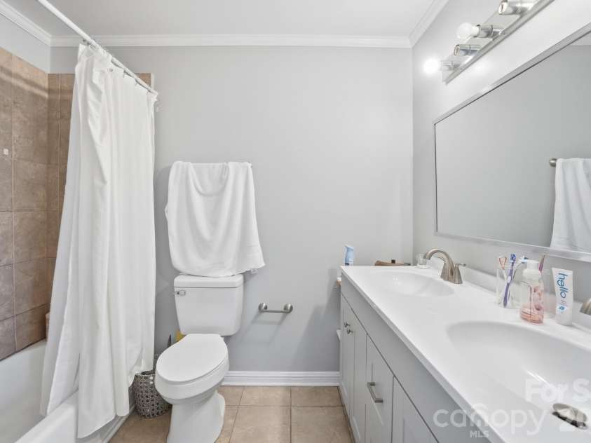 8529 Castle Pine Court, Charlotte, NC 28226.  MLS# CAR4381741, YatesRealty ID 24066. 