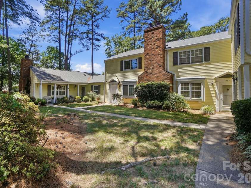 8529 Castle Pine Court, Charlotte, NC 28226.  MLS# CAR4381741, YatesRealty ID 24066. 
