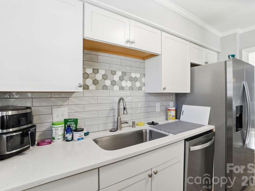 8529 Castle Pine Court, Charlotte, NC 28226.  MLS# CAR4381741, YatesRealty ID 24066. 