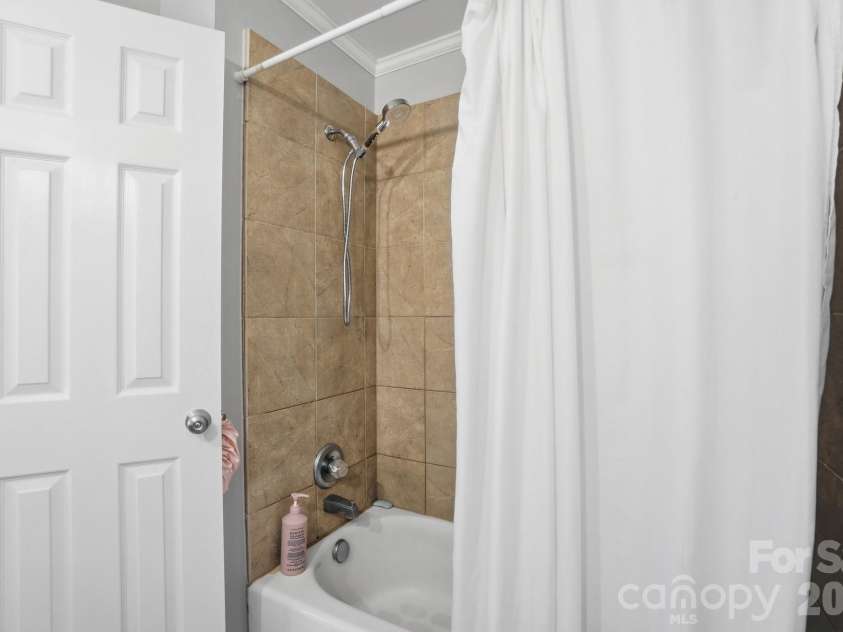 8529 Castle Pine Court, Charlotte, NC 28226.  MLS# CAR4381741, YatesRealty ID 24066. 