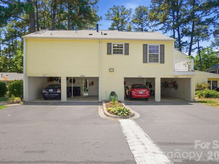 8529 Castle Pine Court, Charlotte, NC 28226.  MLS# CAR4381741, YatesRealty ID 24066. 