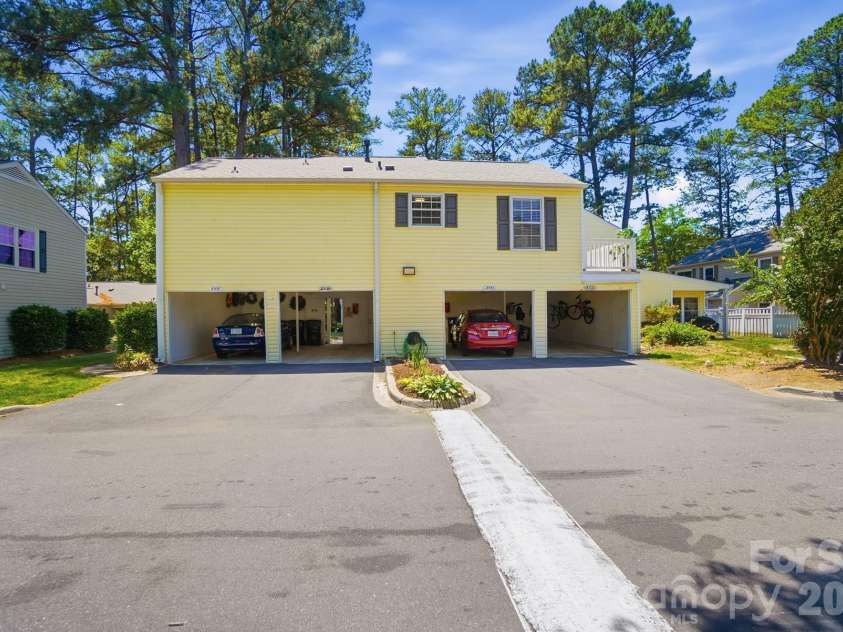 8529 Castle Pine Court, Charlotte, NC 28226.  MLS# CAR4381741, YatesRealty ID 24066. 