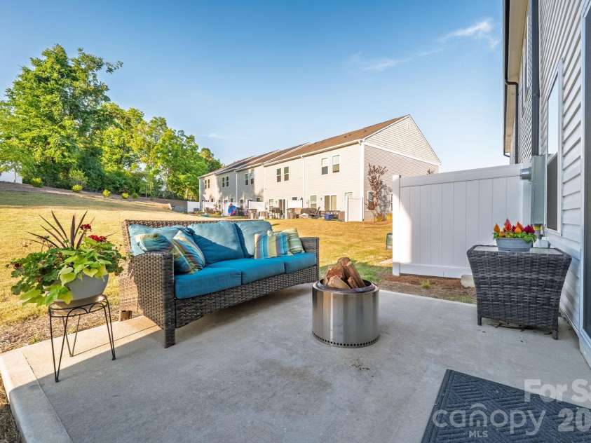 4050 Claret Cup Drive, Kannapolis, NC 28083.  MLS# CAR4384726, YatesRealty ID 24067. 