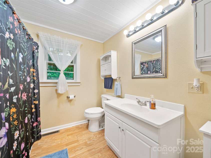 43 Jarrett Road, Bakersville, NC 28705.  MLS# CAR4277249, YatesRealty ID 24067. 