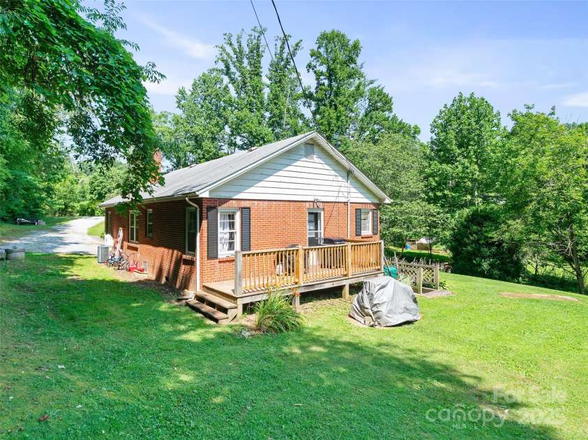 43 Jarrett Road, Bakersville, NC 28705.  MLS# CAR4277249, YatesRealty ID 24067. 
