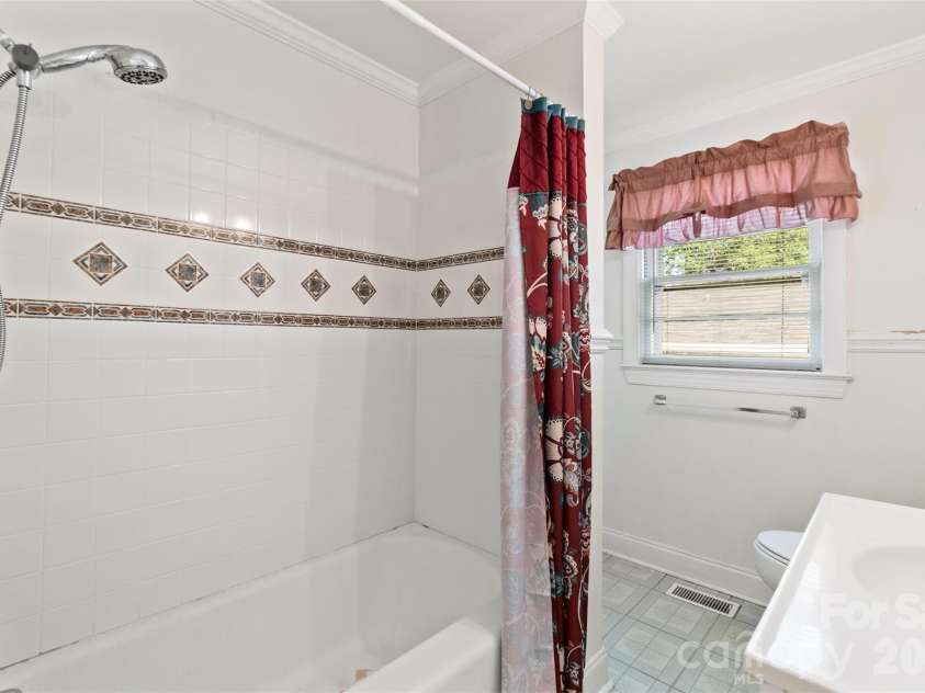 1404 Berry Street, Wadesboro, NC 28170.  MLS# CAR4384613, YatesRealty ID 24068. 
