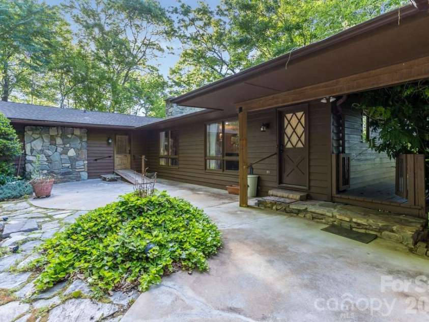 1126 Scenic Circle, Waynesville, NC 28786.  MLS# CAR4383487, YatesRealty ID 24069. 