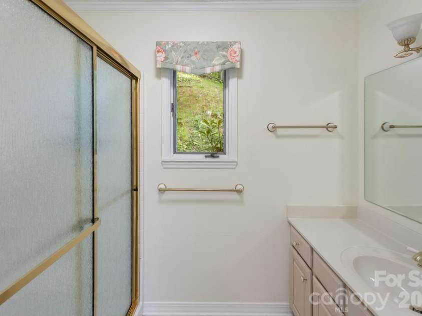 1126 Scenic Circle, Waynesville, NC 28786.  MLS# CAR4383487, YatesRealty ID 24069. 