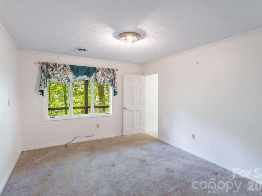 1126 Scenic Circle, Waynesville, NC 28786.  MLS# CAR4383487, YatesRealty ID 24069. 